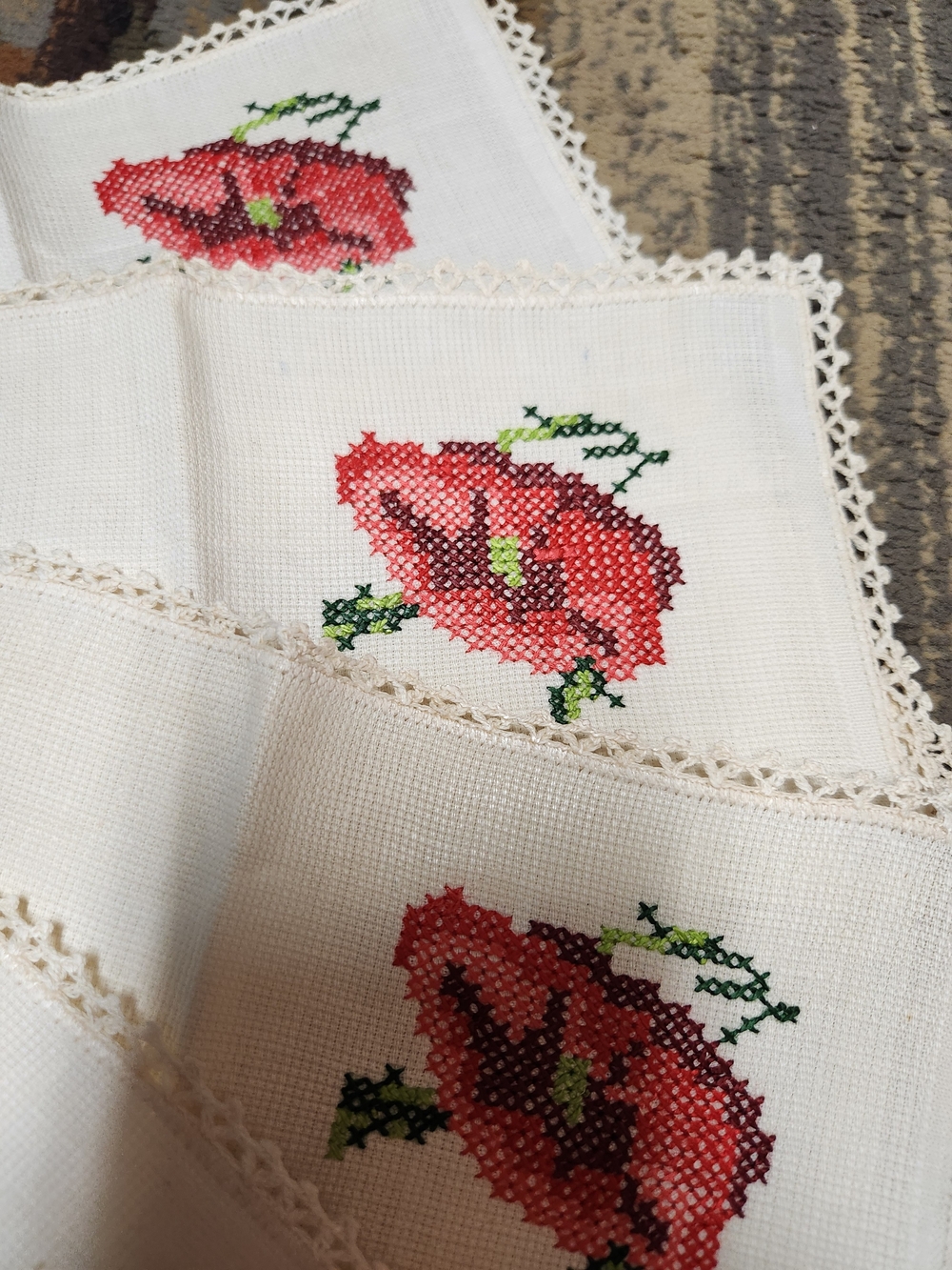 Table Runner Matchin Napkin Set - Picture 4 of 11